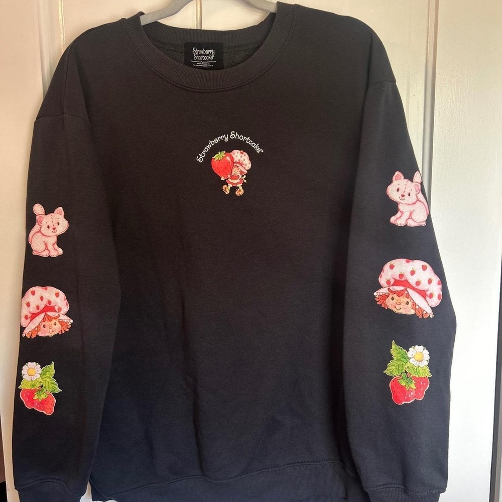 Strawberry Shortcake Graphic Sweatshirt Charcoal Grey Crewneck XL Sleeve Print
